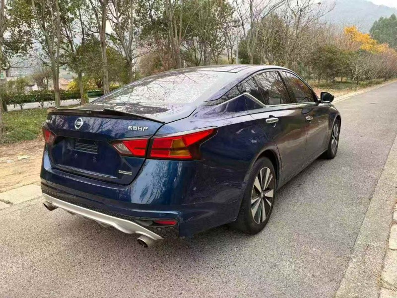 赣州19年日产天籁8