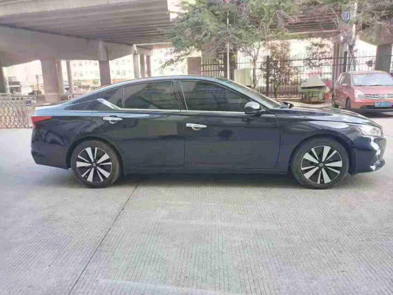 东莞22年日产天籁7