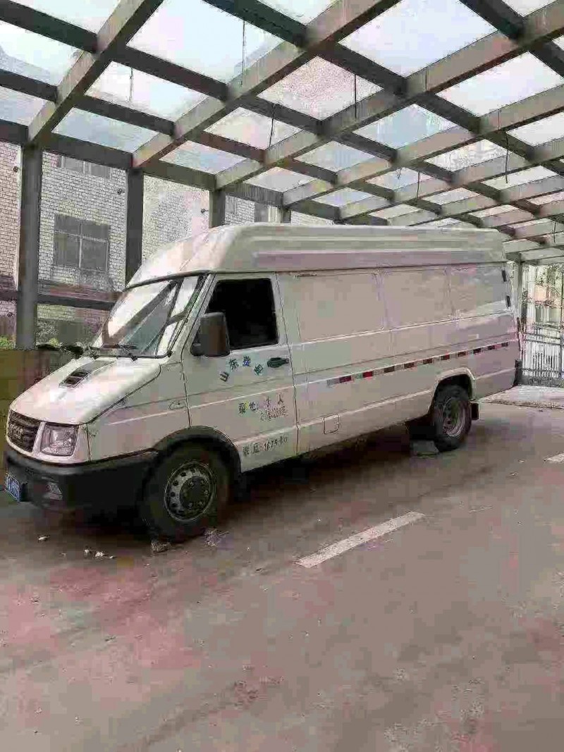 襄阳20年依维柯得意4