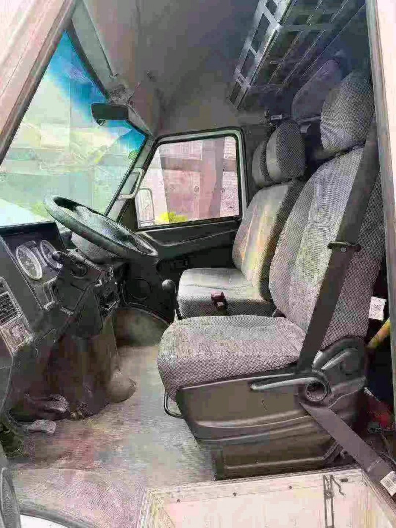 襄阳20年依维柯得意5