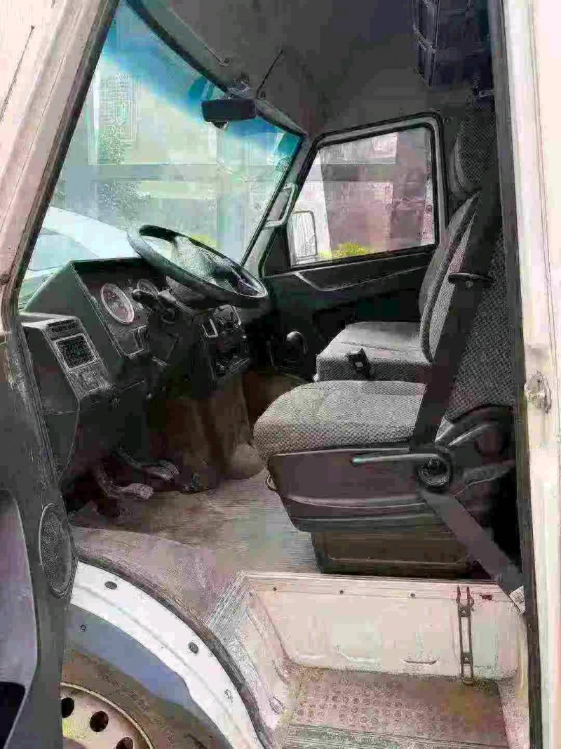 襄阳20年依维柯得意6