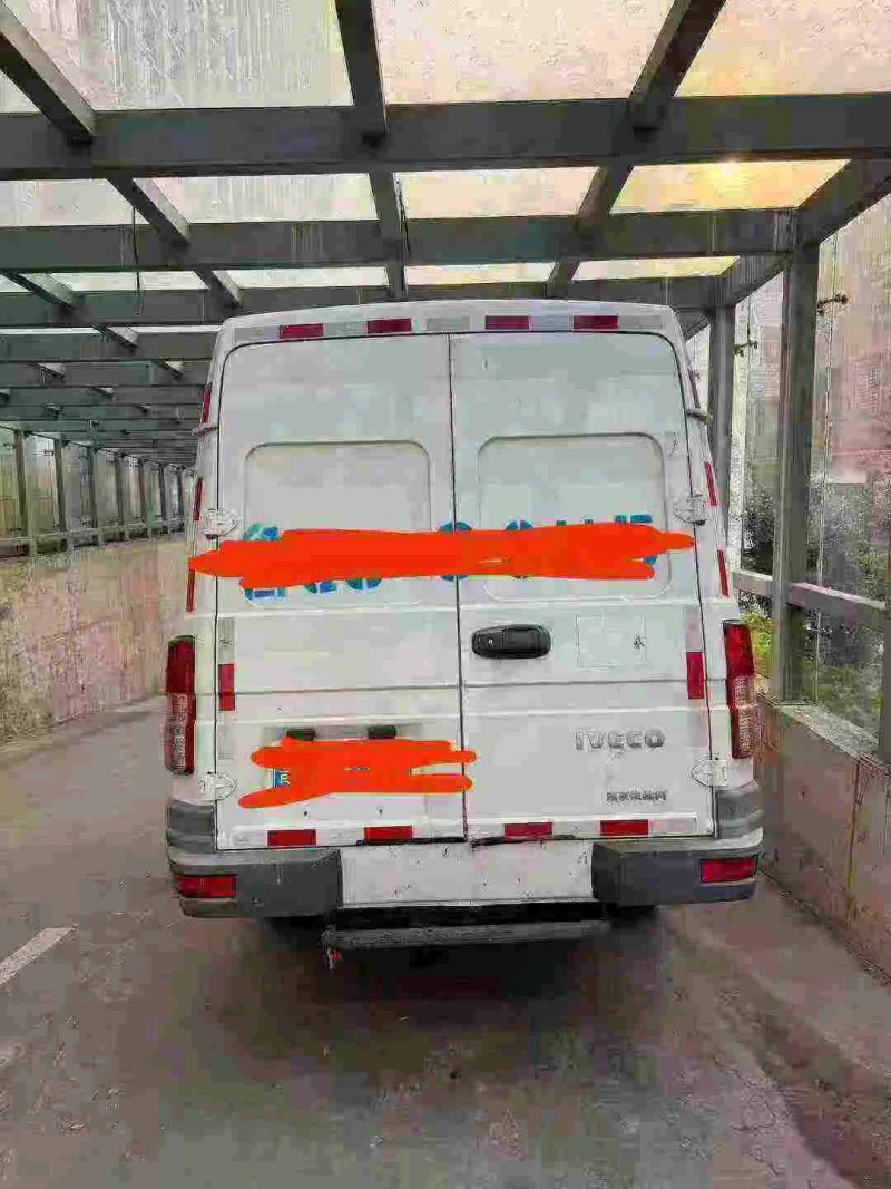 襄阳20年依维柯得意7