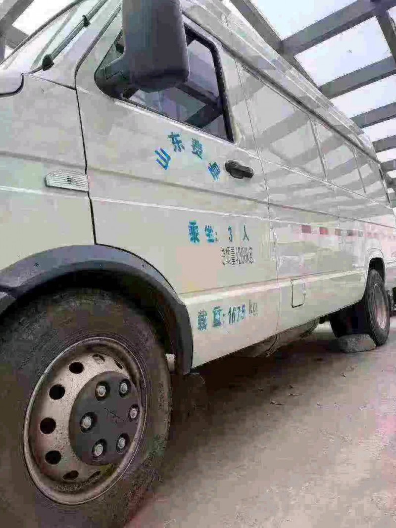 襄阳20年依维柯得意8