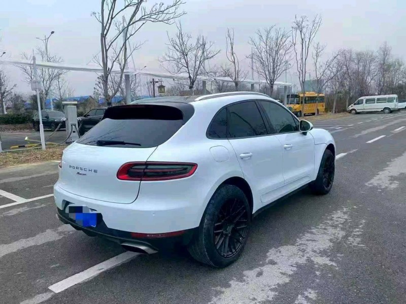 东营17年保时捷Macan4
