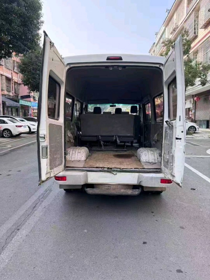 长沙20年依维柯得意6