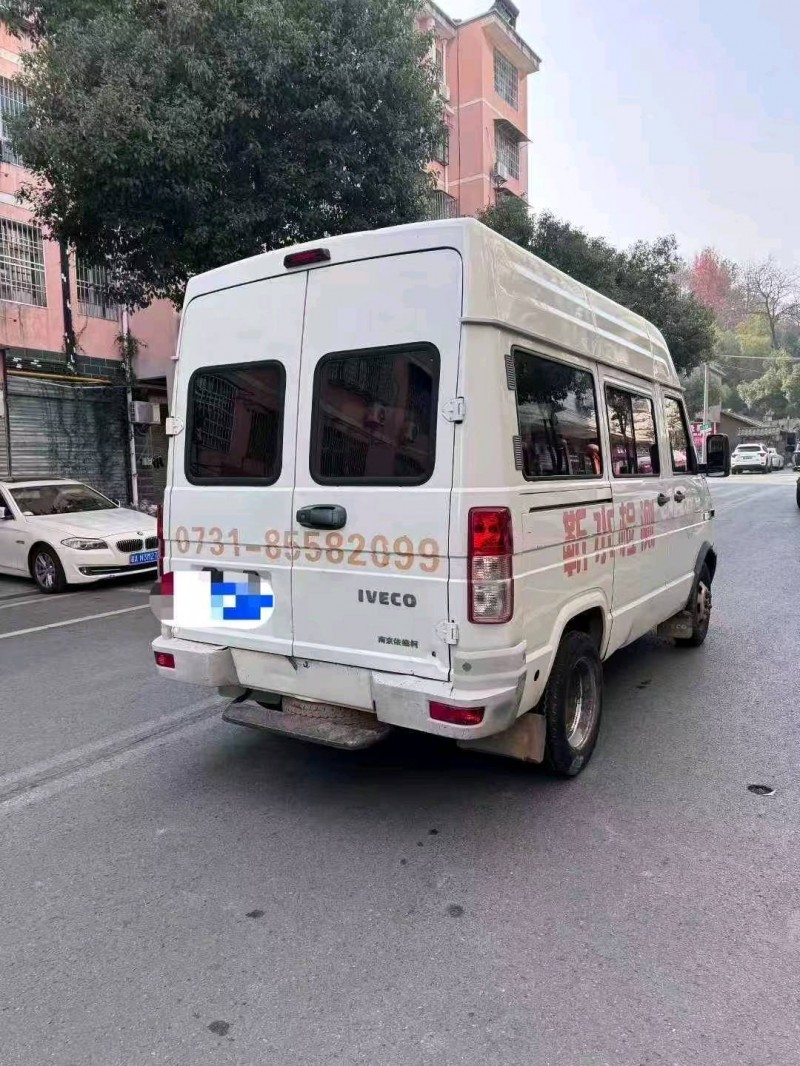 长沙20年依维柯得意8