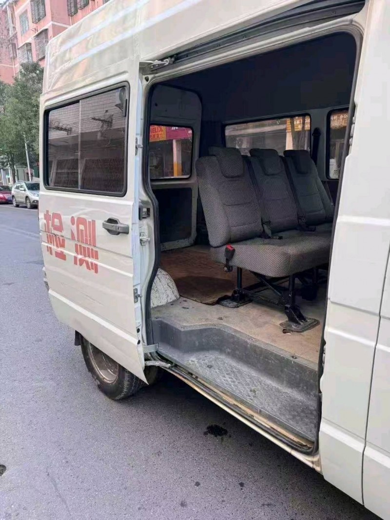 长沙20年依维柯得意9