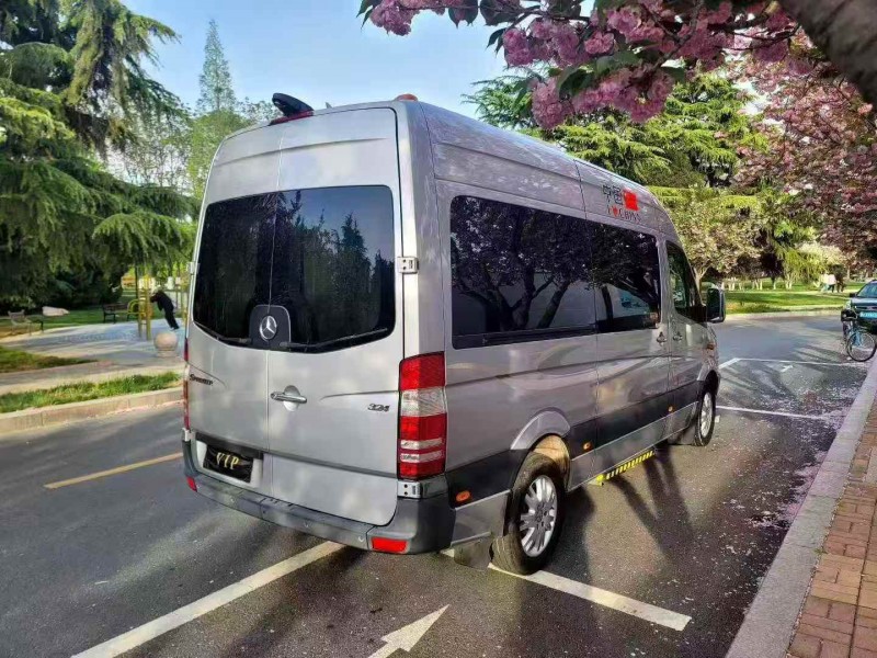 枣庄17年奔驰斯宾特8