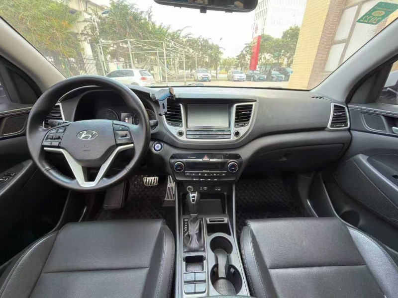 东莞18年现代途胜5