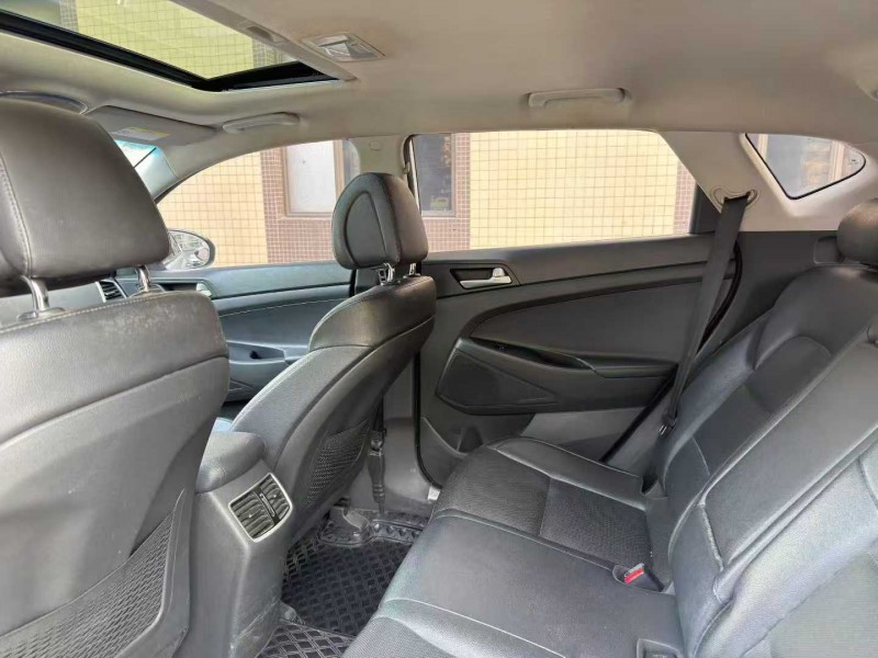 东莞18年现代途胜6