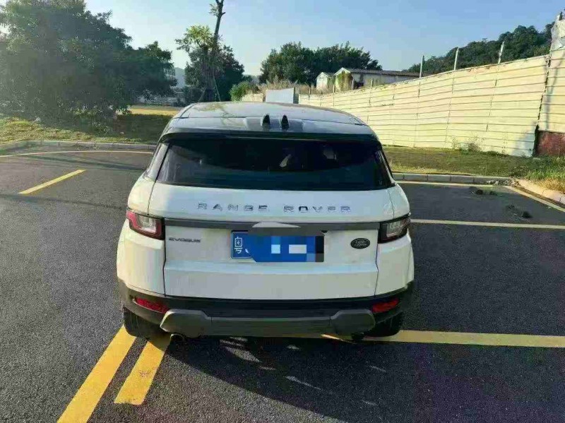 广州18年路虎极光9