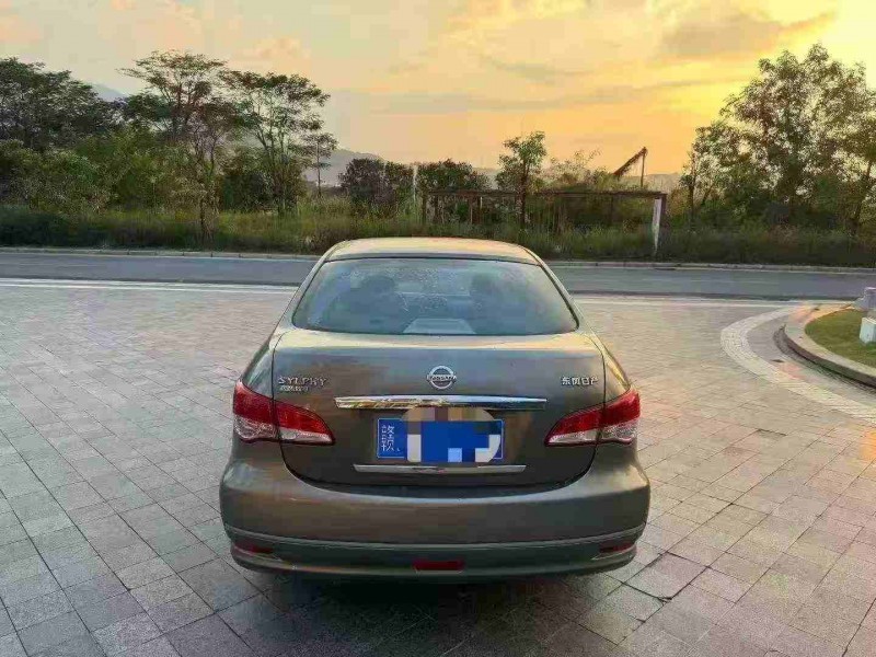 广州16年日产轩逸7