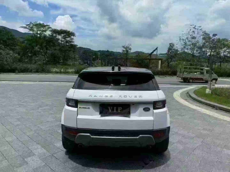 广州18年路虎极光9