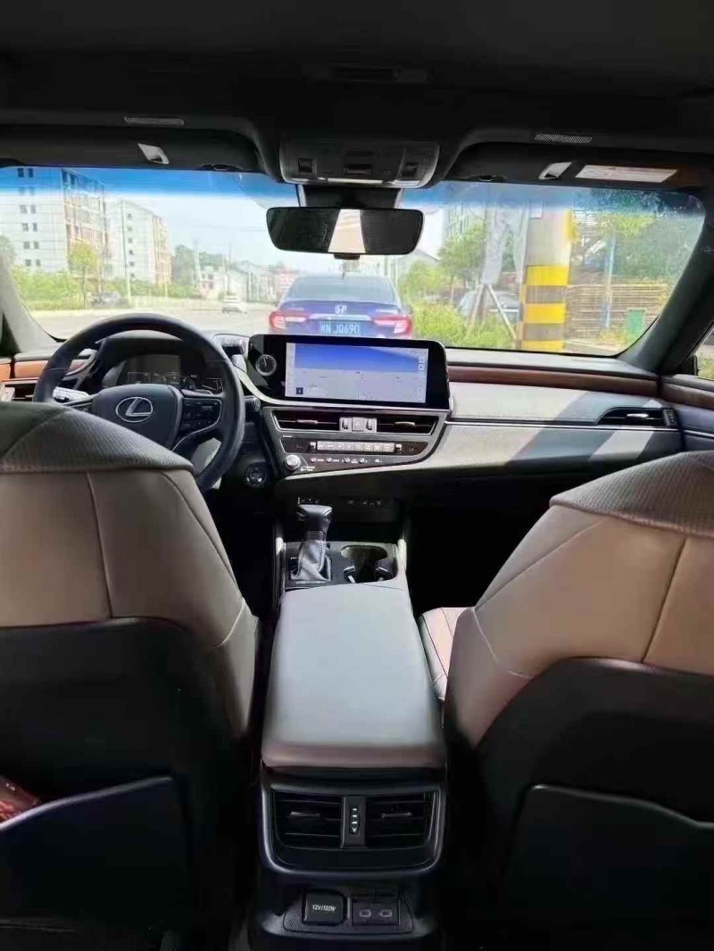 张家界24年雷克萨斯ES4