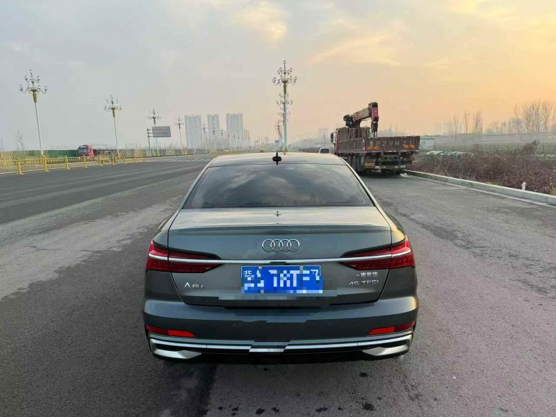 济宁23年奥迪A6L9
