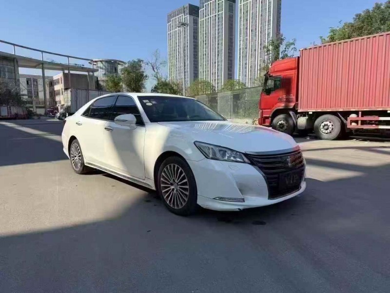 温州18年丰田皇冠3