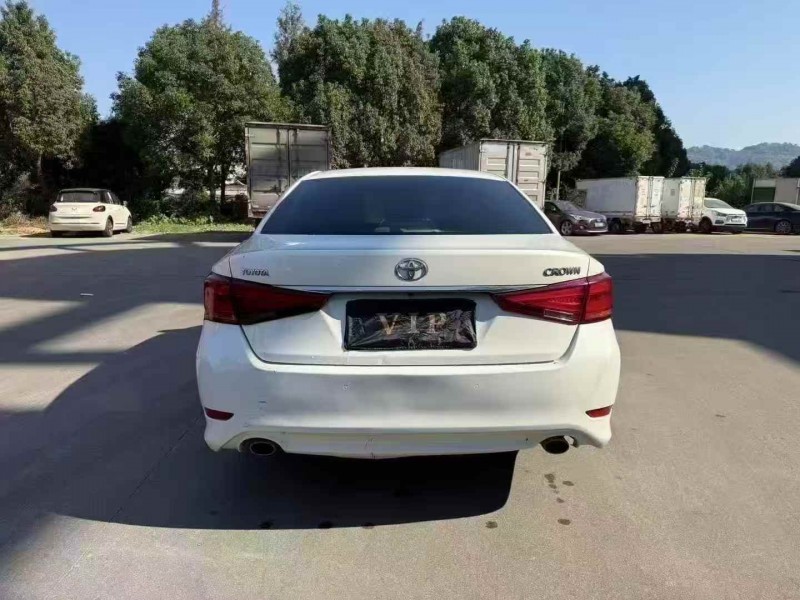 温州18年丰田皇冠9