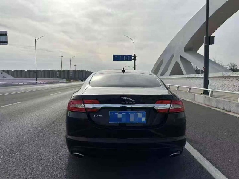 长治15年捷豹XF9