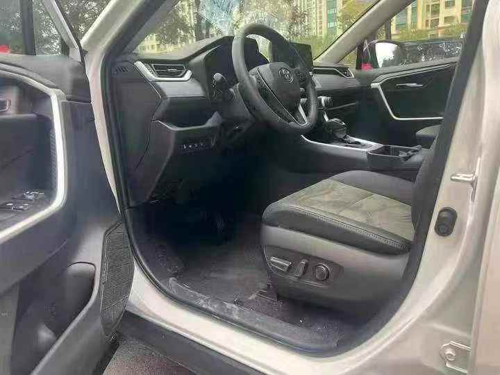 平顶山25年丰田RAV4荣放5