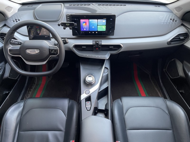 济宁24年吉利几何3