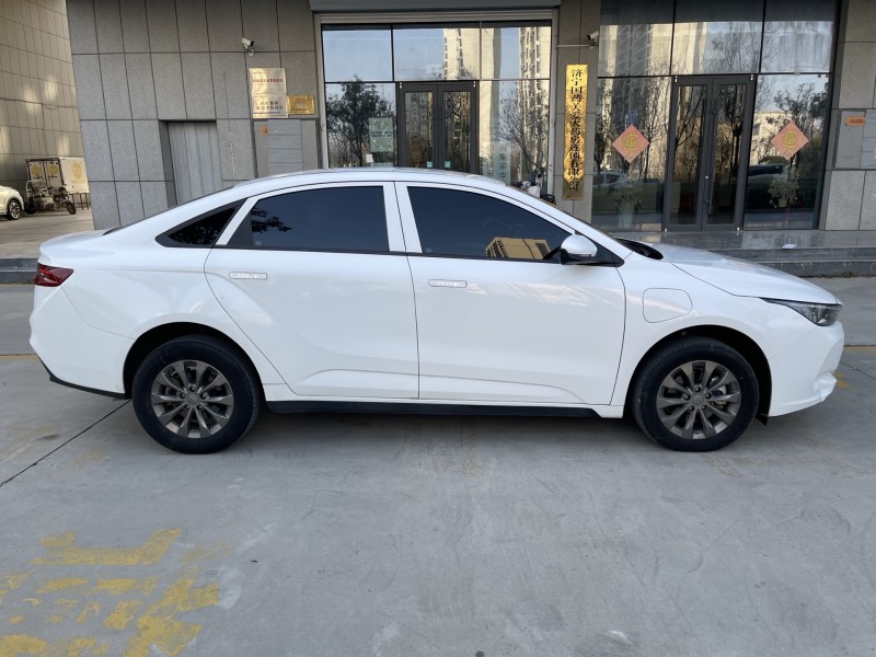 济宁24年吉利几何5