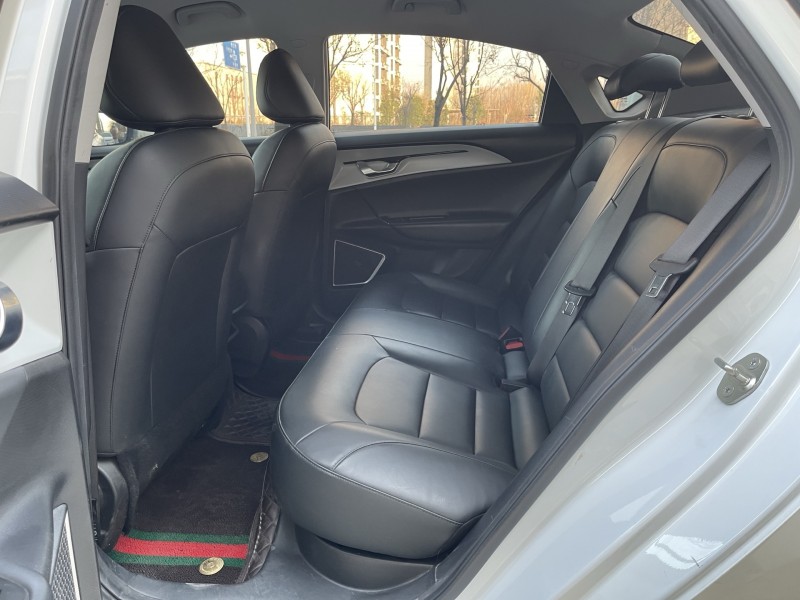 济宁24年吉利几何7