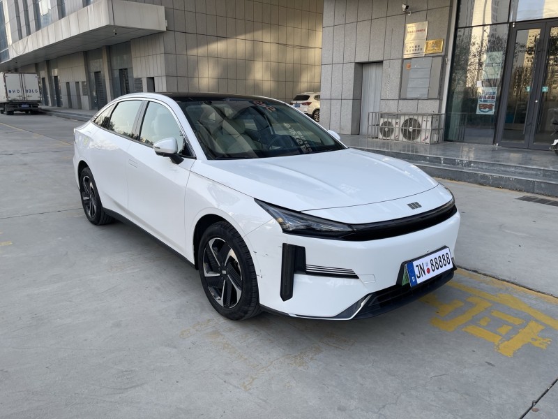 济宁24年吉利银河3