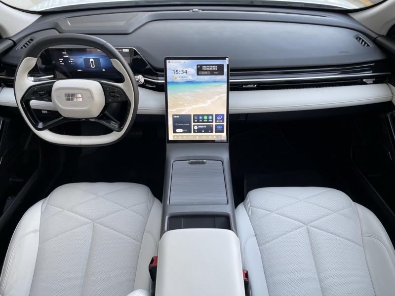 济宁24年吉利银河4