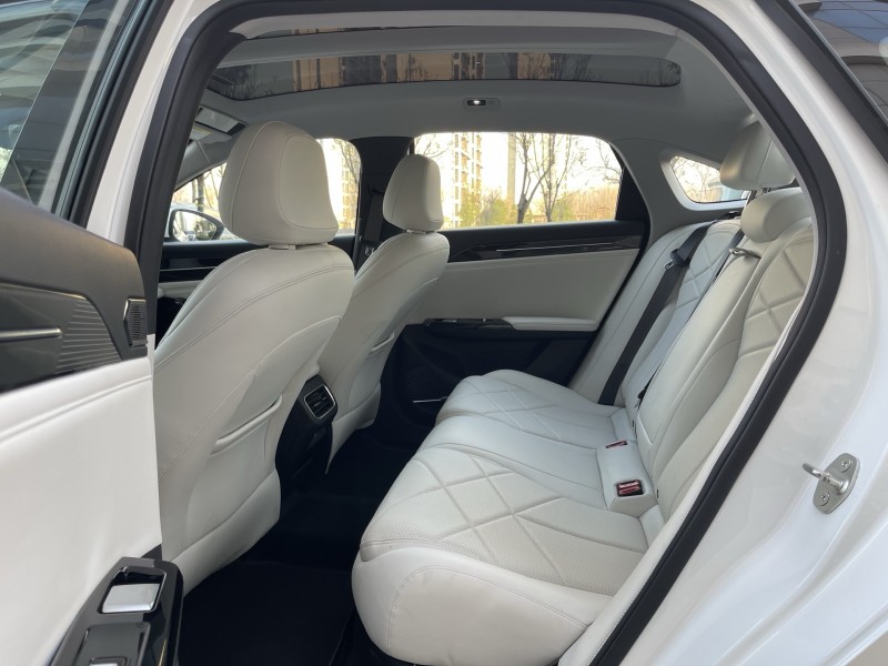 济宁24年吉利银河5