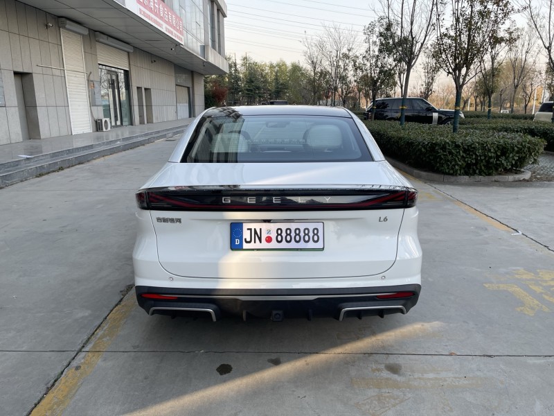 济宁24年吉利银河8