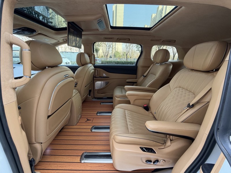 济宁25年岚图汽车梦想家7