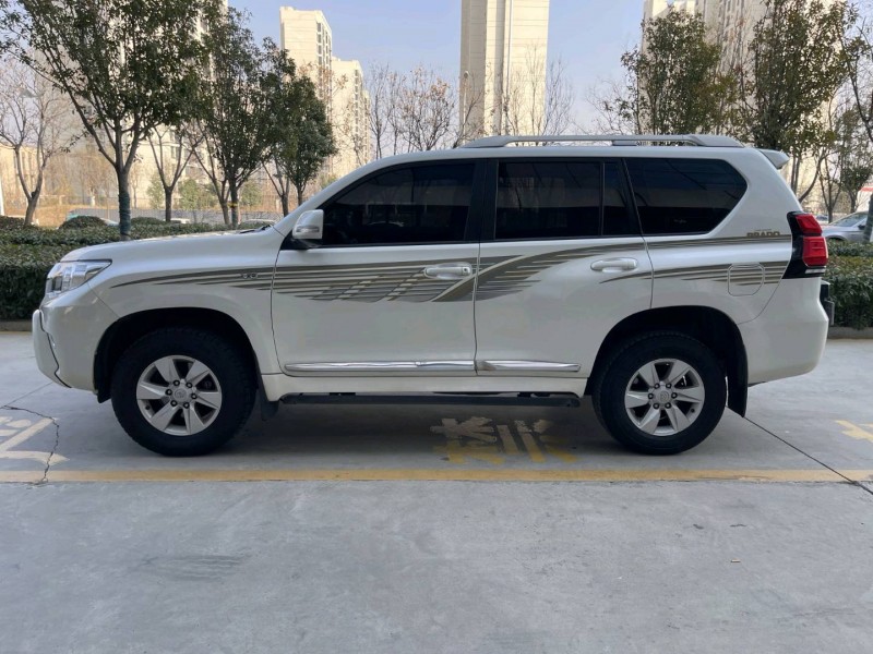 济宁18年丰田普拉多7