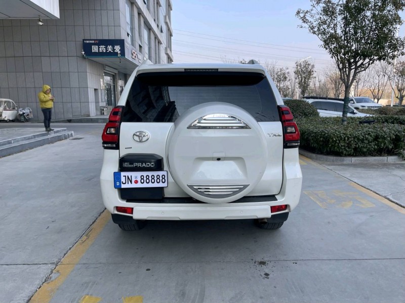 济宁18年丰田普拉多9
