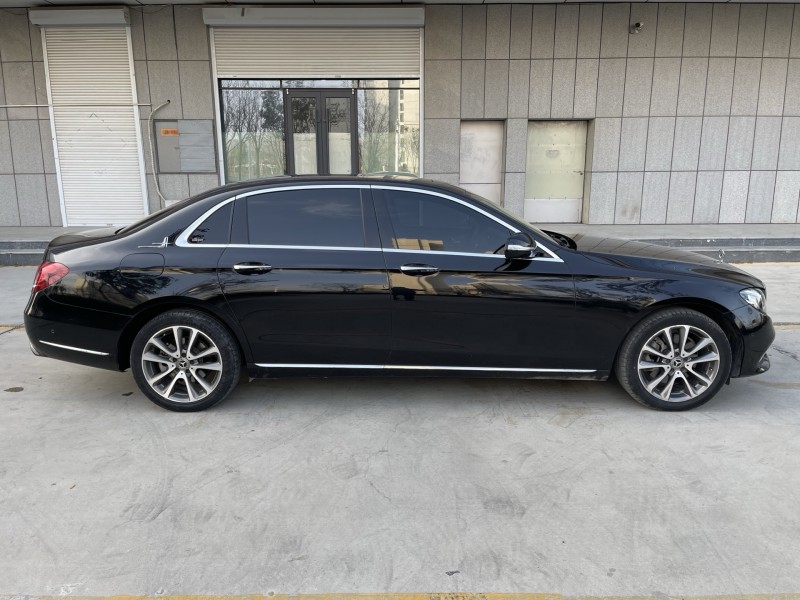 泰安18年奔驰E8