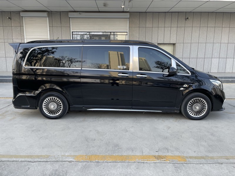 济宁23年奔驰威霆8