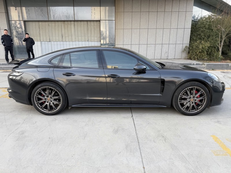 济宁21年保时捷帕拉梅拉4