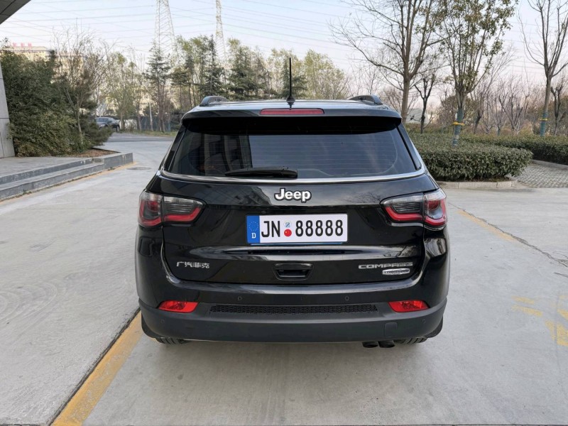 济宁17年Jeep指南者9