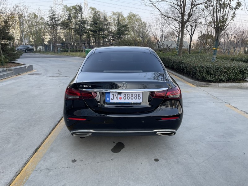 济宁20年奔驰E8