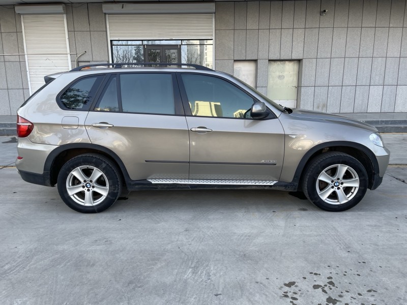 济宁11年宝马X57