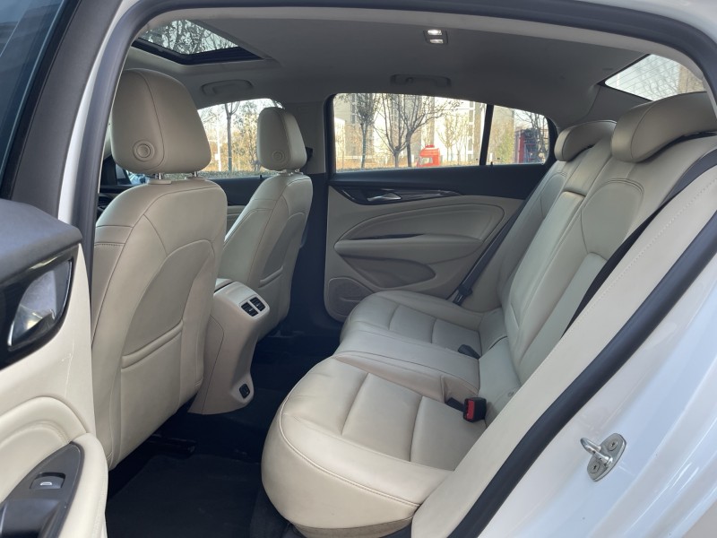 济宁21年别克君威6