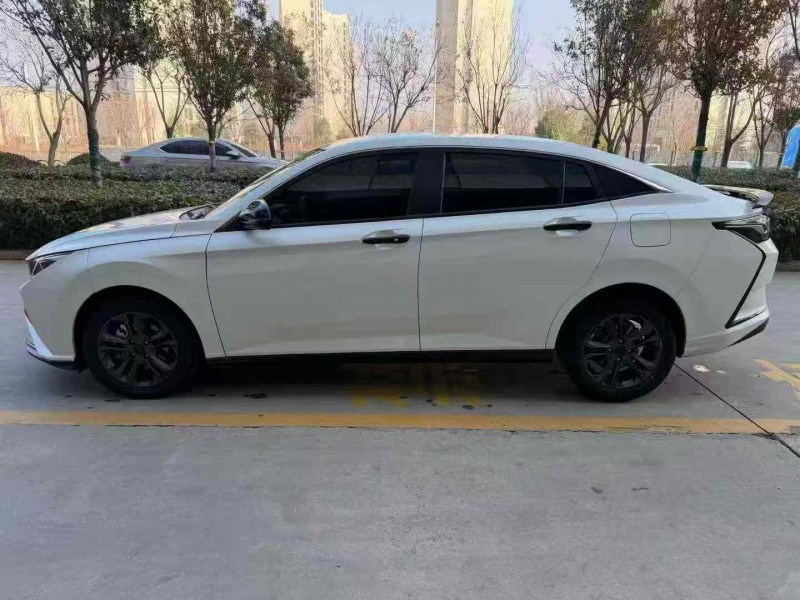 济宁25年东风奕炫5