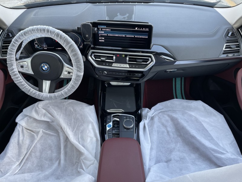 济宁24年宝马IX36