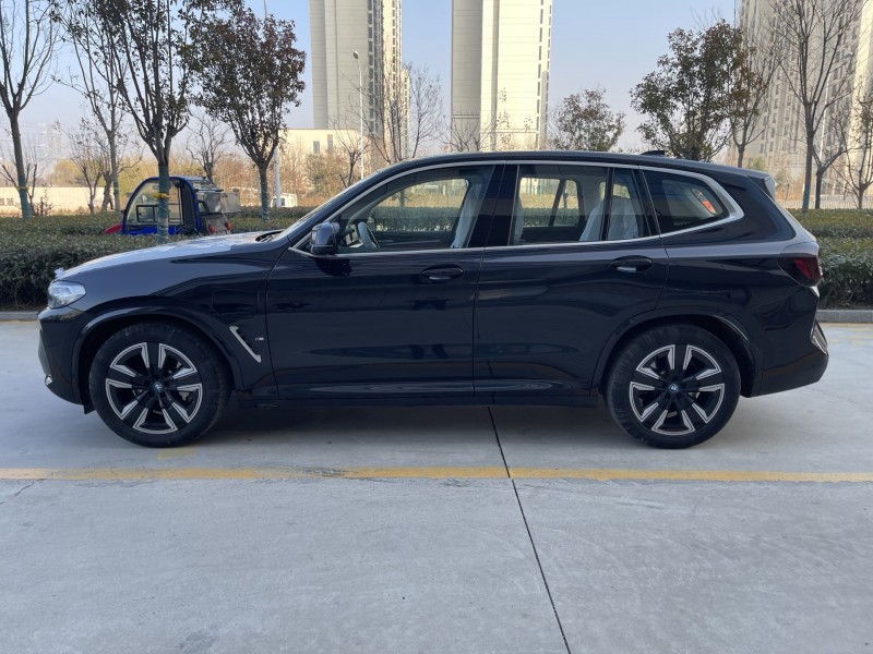 济宁24年宝马IX37