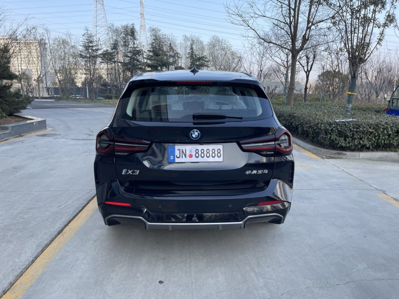 济宁24年宝马IX38