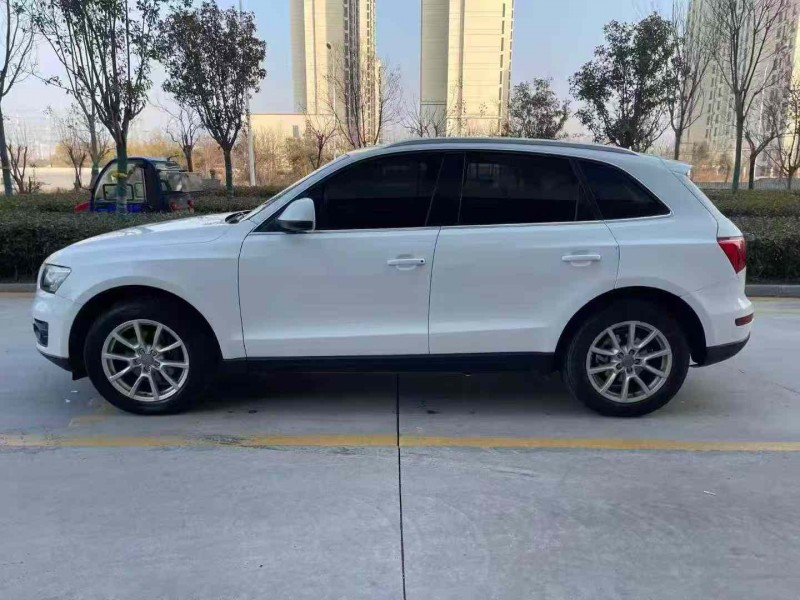 济宁12年奥迪Q58