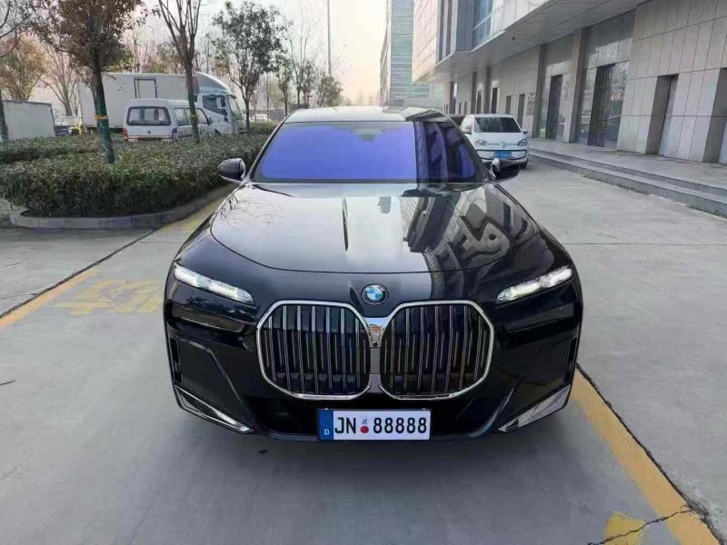 济宁24年宝马7系1