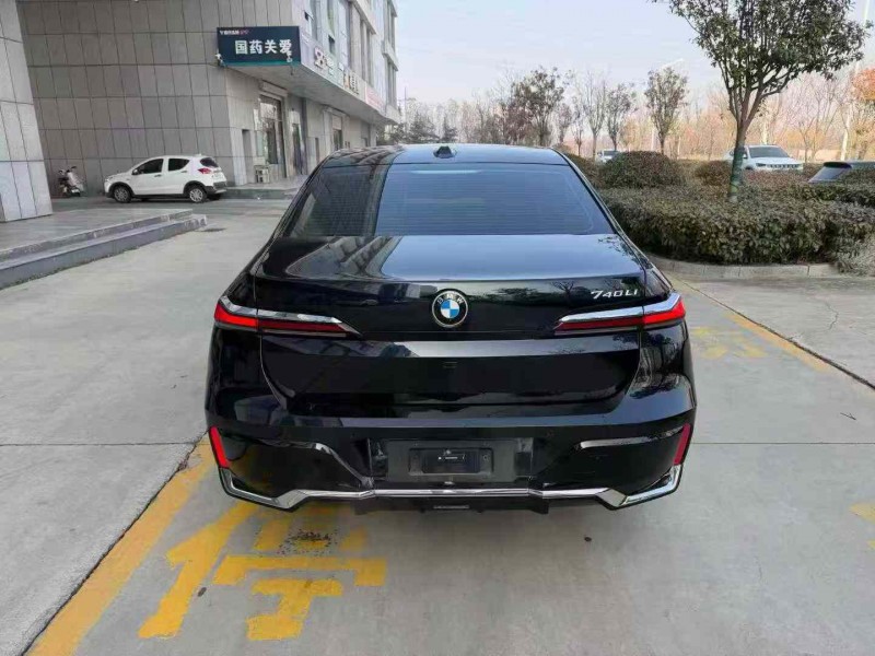 济宁24年宝马7系9