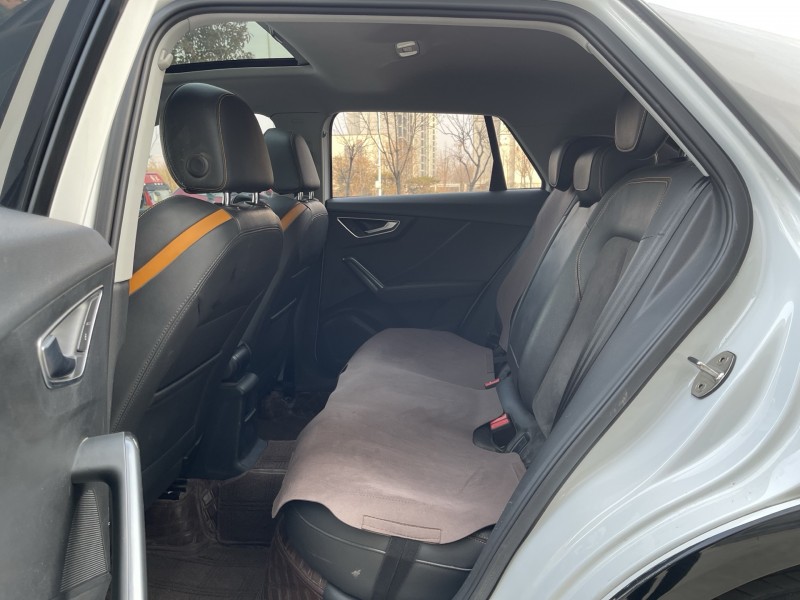 济宁22年奥迪Q26