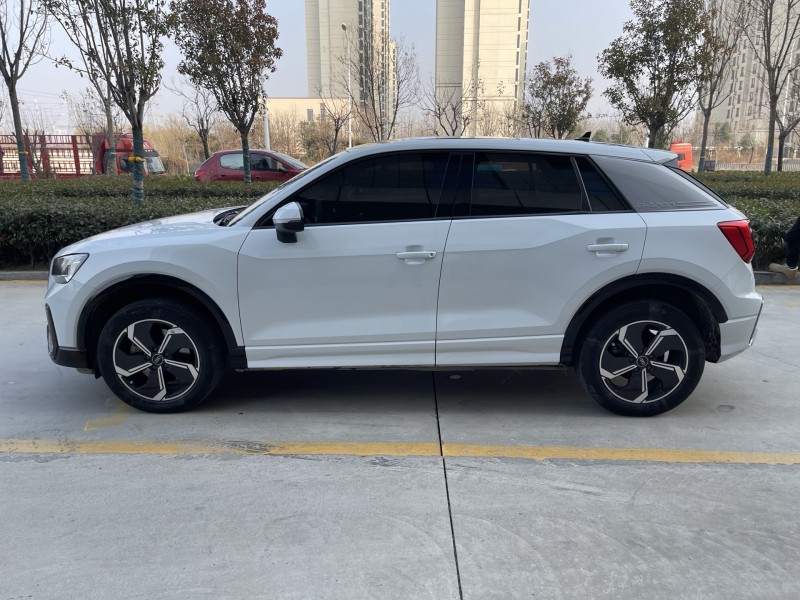 济宁22年奥迪Q28