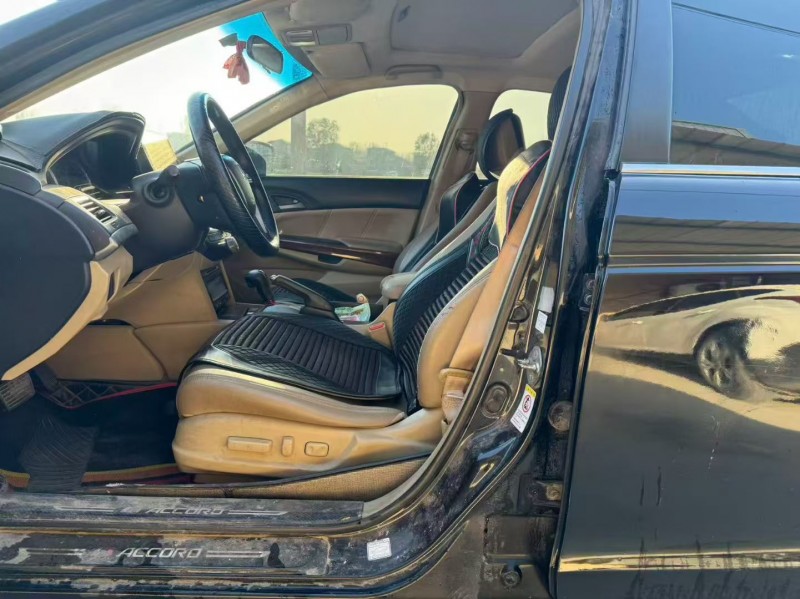 新乡11年本田雅阁6